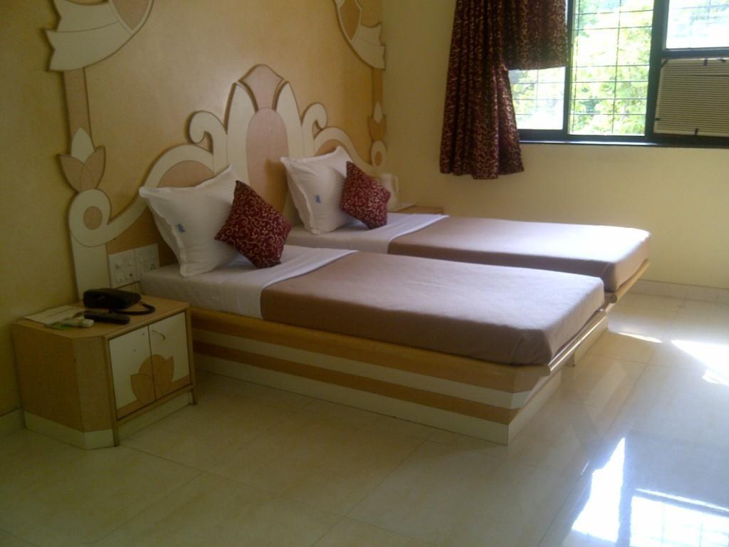 Om Sai Palace Otel Pune Dış mekan fotoğraf
