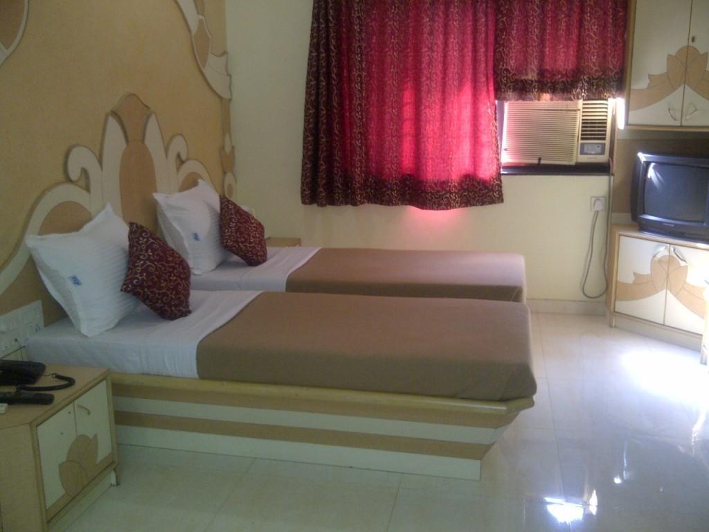 Om Sai Palace Otel Pune Dış mekan fotoğraf