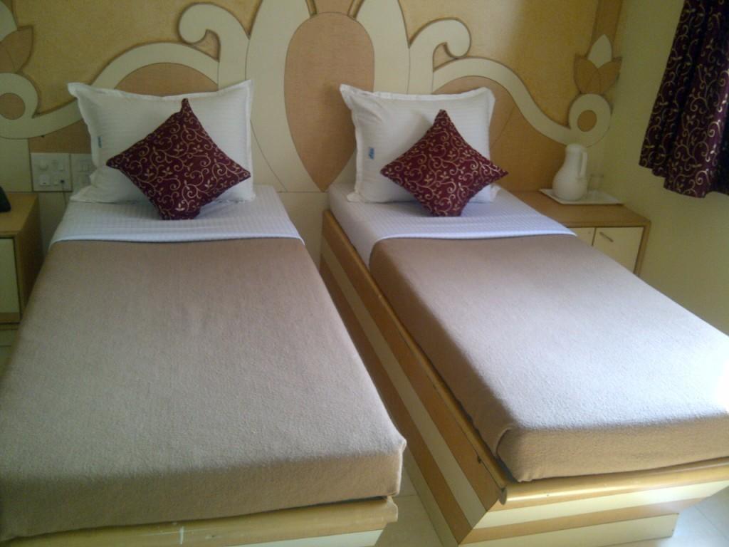 Om Sai Palace Otel Pune Dış mekan fotoğraf