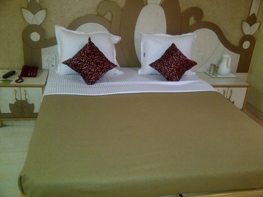 Om Sai Palace Otel Pune Oda fotoğraf
